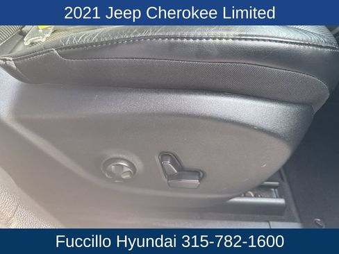 Used 2021 Jeep Cherokee Limited image 17