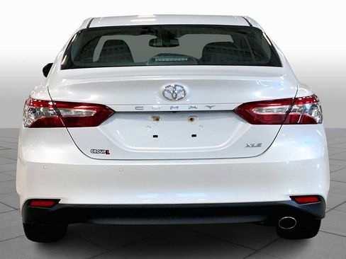 Used 2018 Toyota Camry XLE image 5