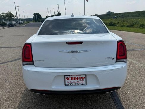 Used 2019 Chrysler 300 S RWD image 31