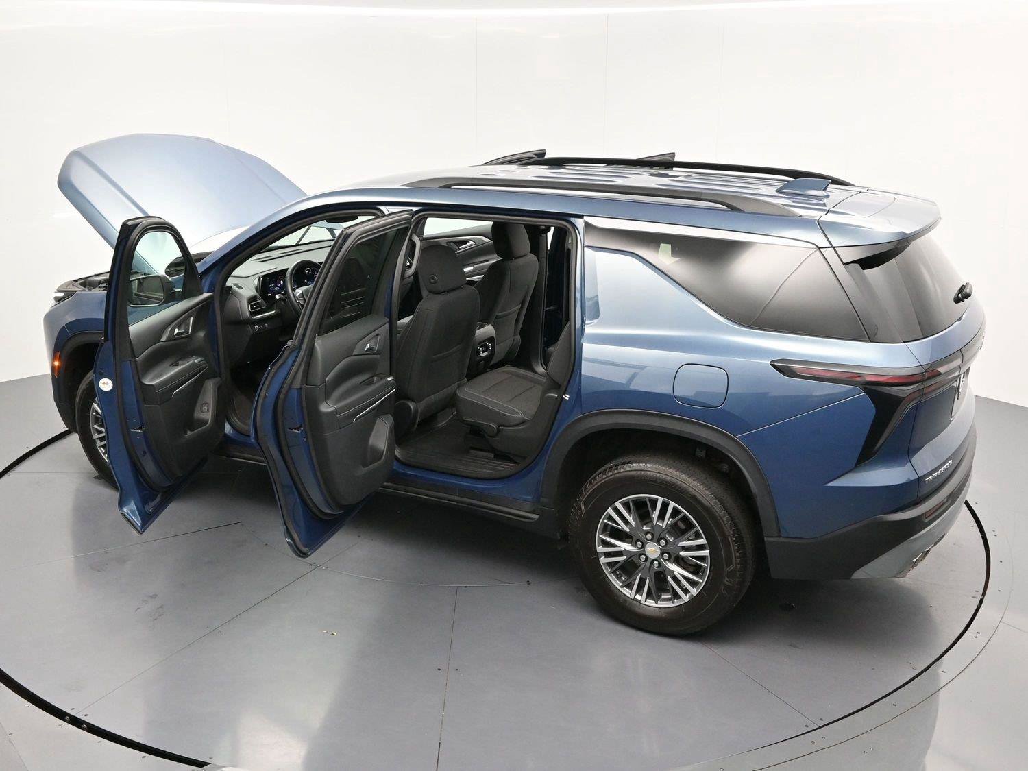 Used 2024 Chevrolet Traverse LT w/ LPO, Floor Liner Package FWD image 38