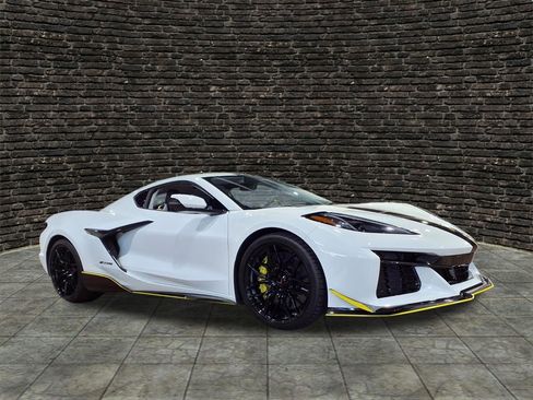 Used 2023 Chevrolet Corvette Z06 w/ Engine Appearance Package image 1