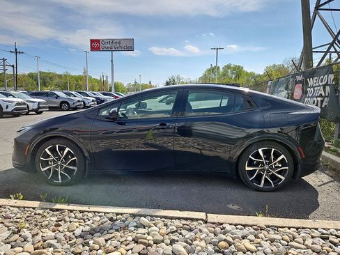 Used 2025 Toyota Prius Plug-In Hybrid image 5