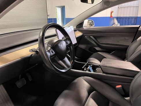 Used 2019 Tesla Model 3 Standard Range Plus image 23