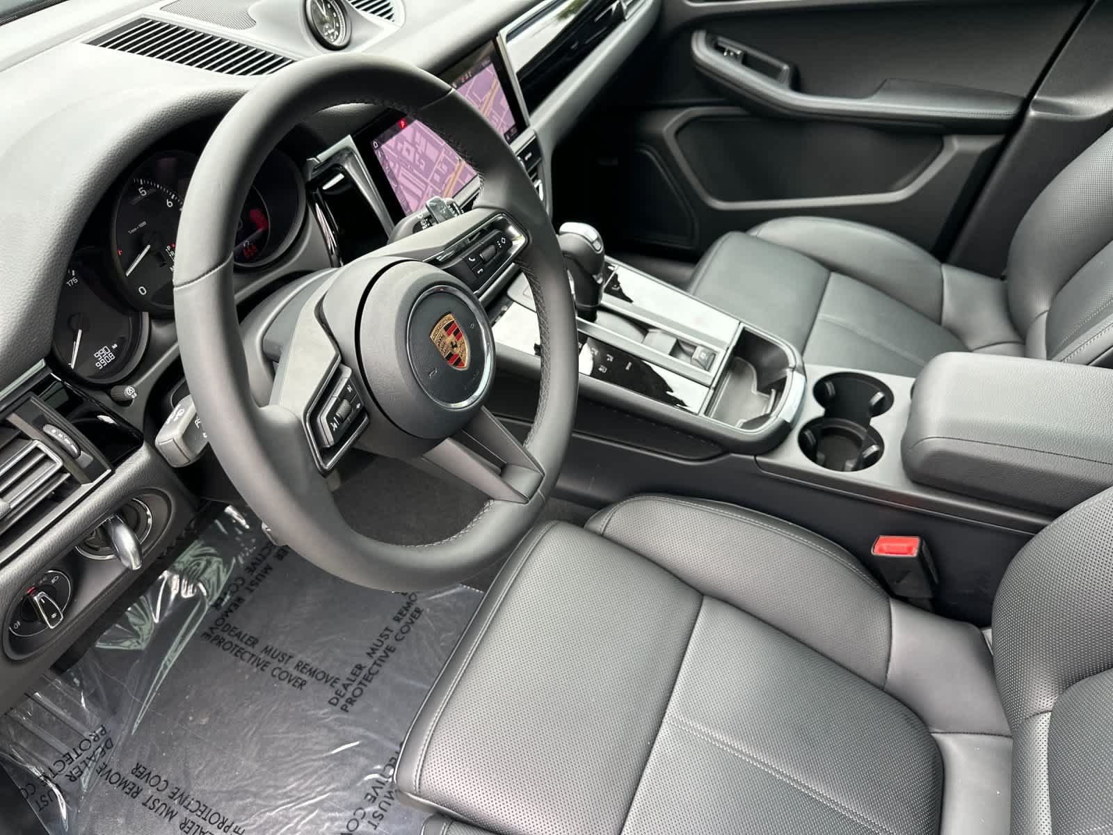 Certified 2026 Porsche Macan AWD/4WD image 4