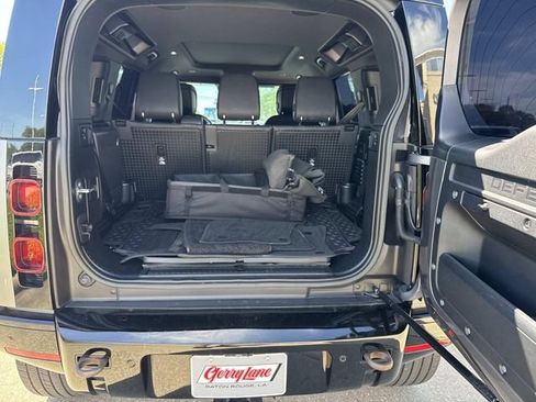 Used 2023 Land Rover Defender 110 X-Dynamic SE AWD/4WD image 13