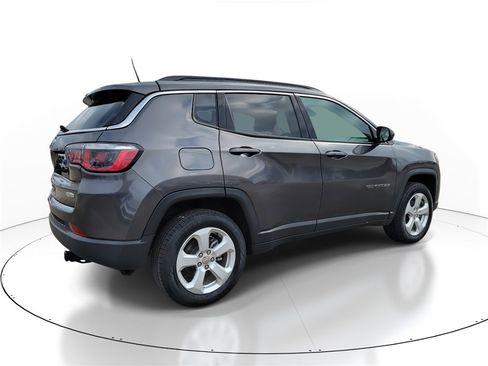 Used 2019 Jeep Compass Latitude image 4