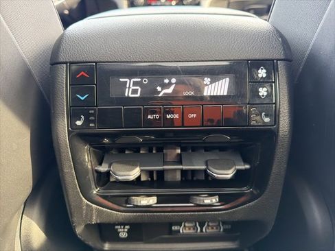 Used 2022 Jeep Grand Cherokee L Limited image 16