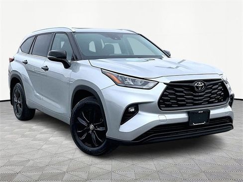Used 2020 Toyota Highlander XLE image 1