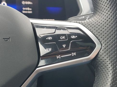 Used 2022 Volkswagen Tiguan SE R-Line image 24