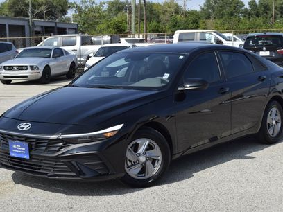 Used 2025 Hyundai Elantra SE