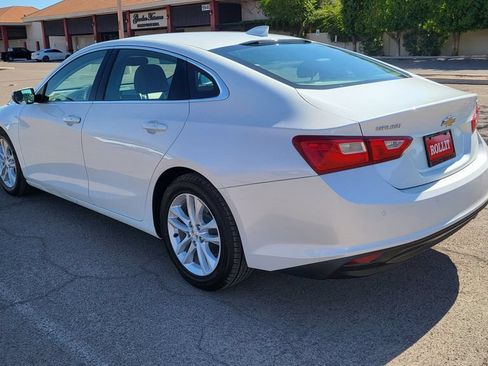 Used 2016 Chevrolet Malibu Hybrid w/ Leather Package FWD image 8
