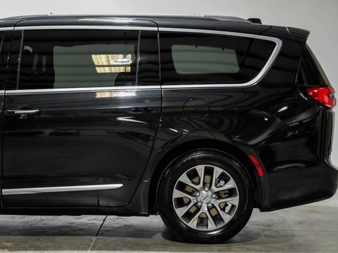 Used 2022 Chrysler Pacifica Pinnacle image 26