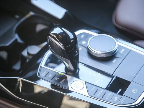 Used 2025 BMW X4 xDrive30i w/ Premium Package image 16