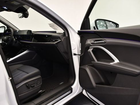 Used 2025 Audi Q5 Premium w/ Convenience Package image 46