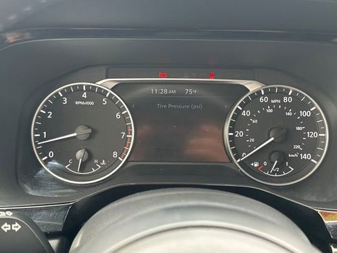 Used 2025 Nissan Pathfinder SV FWD image 23