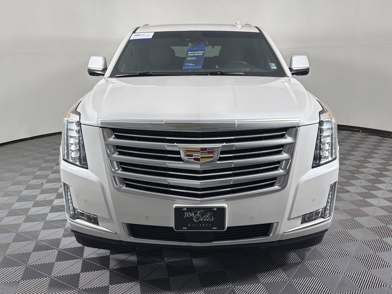 Used 2019 Cadillac Escalade Platinum AWD/4WD image 2