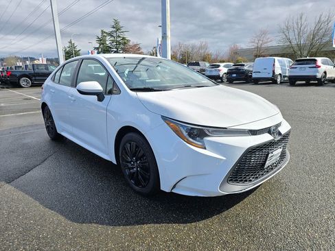 Used 2020 Toyota Corolla LE image 3