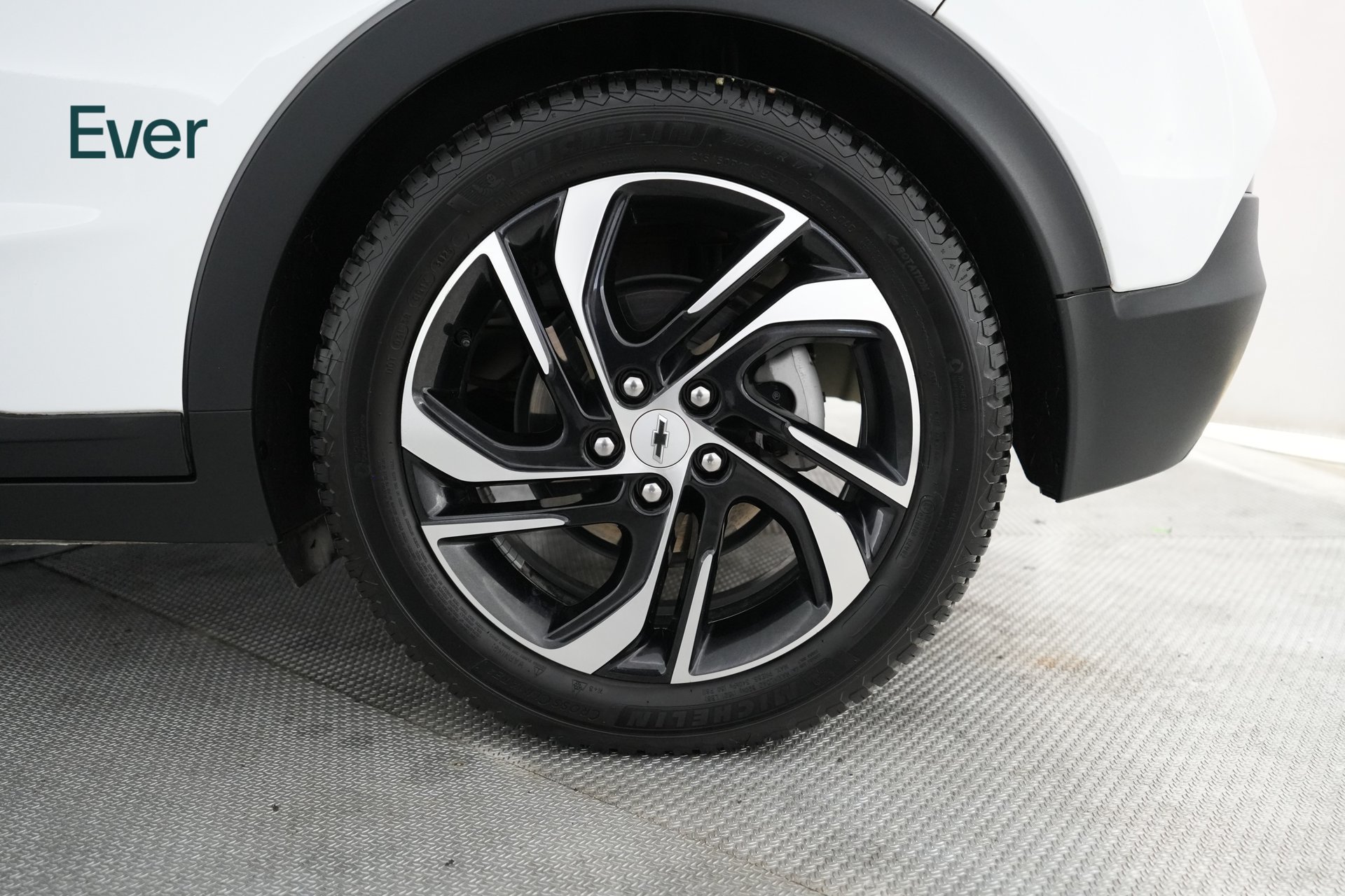 Used 2023 Chevrolet Bolt LT w/ Infotainment Package FWD image 9