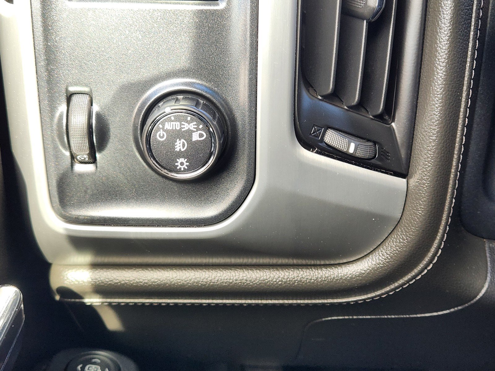 Used 2015 GMC Sierra 1500 SLE w/ Texas SLE Value Package RWD image 17