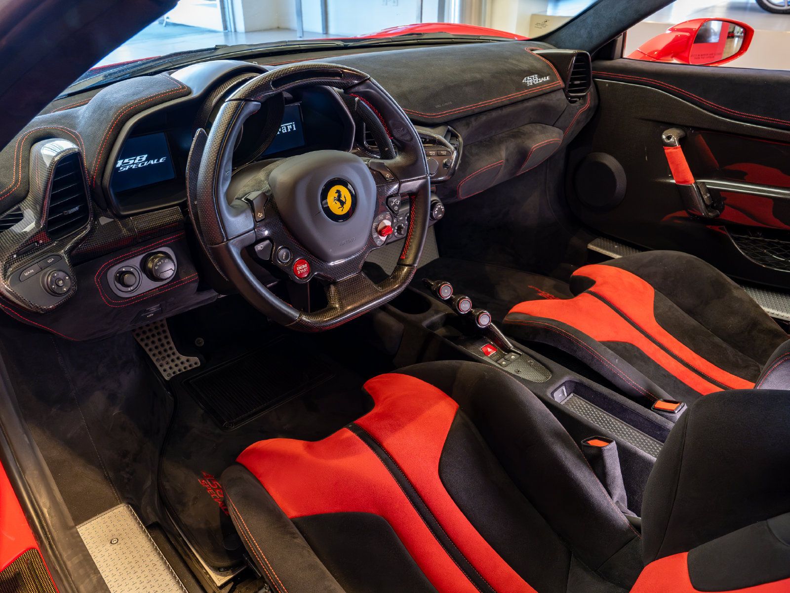 Used 2015 Ferrari 458 Speciale Coupe RWD image 9