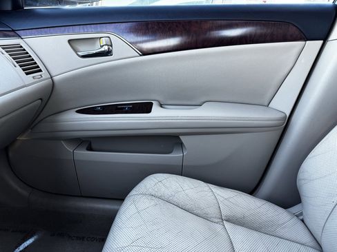 Used 2011 Toyota Avalon Limited image 26