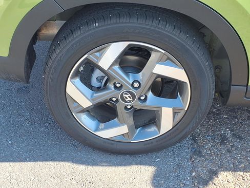 Used 2024 Hyundai Venue SEL image 9