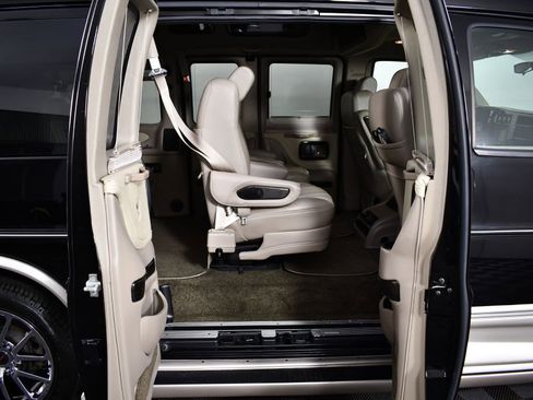 Used 2013 GMC Savana 1500 AWD image 36