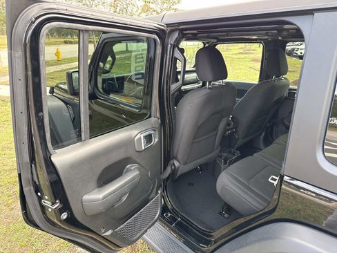 Used 2022 Jeep Wrangler Unlimited Sport image 13