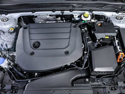 Certified 2026 Volvo XC40 B5 Plus AWD/4WD image 35