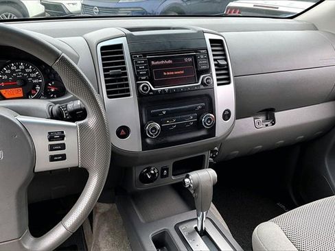 Used 2018 Nissan Frontier SV image 9