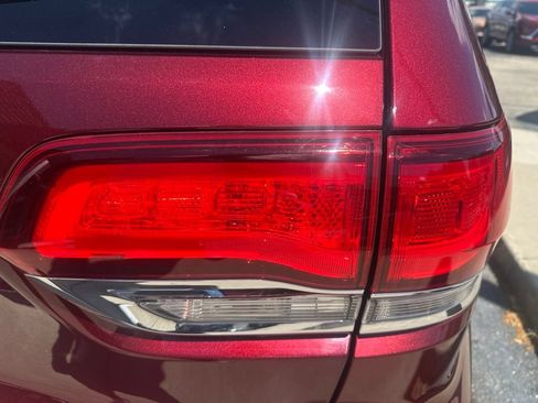 Used 2020 Jeep Grand Cherokee Limited AWD/4WD image 12