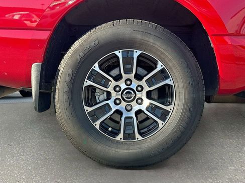 Used 2020 Nissan Titan SV w/ SV Convenience Package image 28