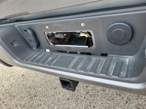 Used 2022 Chevrolet Colorado LT w/ LT Convenience Package image 9