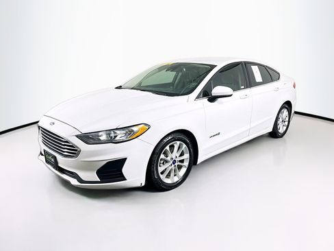 Used 2019 Ford Fusion SE image 3