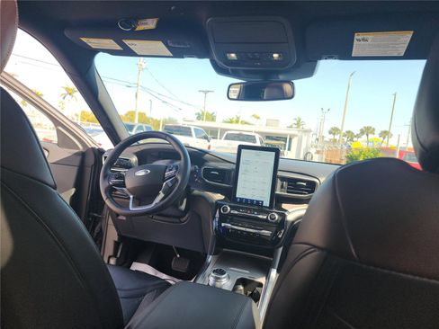 Certified 2023 Ford Explorer Platinum w/ Technology Package image 29