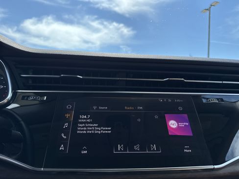 Used 2019 Audi Q8 Premium Plus AWD/4WD image 24