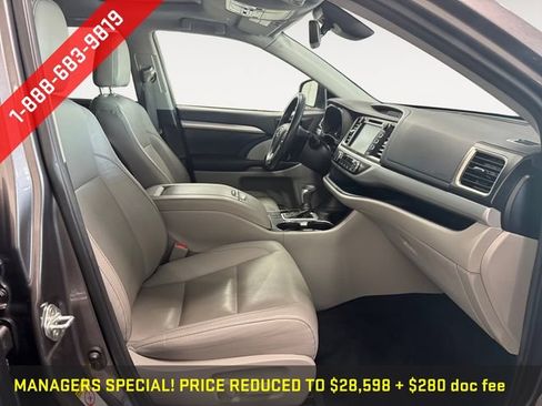 Used 2019 Toyota Highlander XLE AWD/4WD image 5