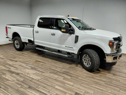 Used 2019 Ford F350 XLT w/ XLT Premium Package image 14