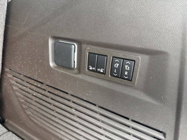 Used 2022 GMC Yukon SLT w/ SLT Luxury Package AWD/4WD image 28