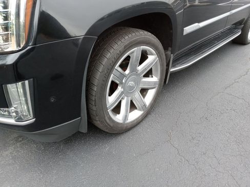 Used 2019 Cadillac Escalade ESV Luxury image 6