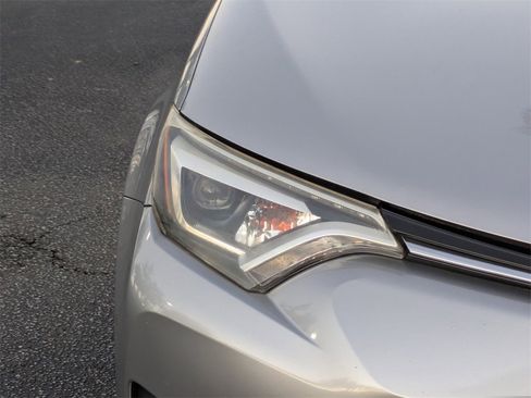 Used 2016 Toyota RAV4 Limited image 11