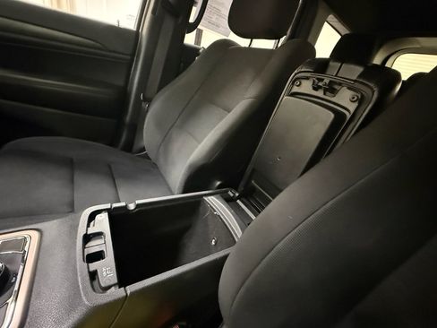 Used 2017 Jeep Grand Cherokee Laredo w/ Quick Order Package 23E AWD/4WD image 41