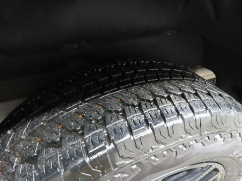 Used 2025 GMC Sierra 1500 Elevation image 32