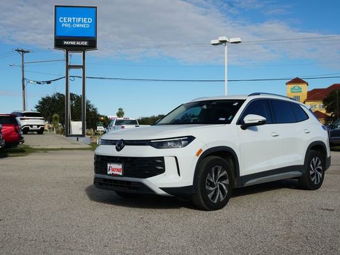 Used 2025 Volkswagen Tiguan S image 1