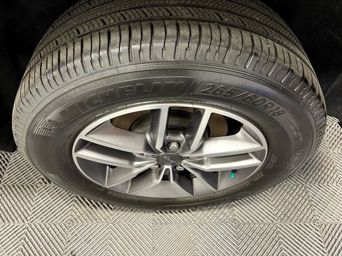 Used 2022 Jeep Grand Cherokee Limited image 36