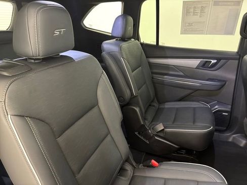 Certified 2025 Buick Enclave Sport Touring image 4