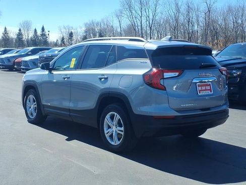 Used 2024 GMC Terrain SLE w/ Driver Convenience Package FWD image 5