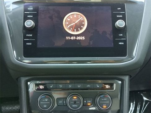 Certified 2021 Volkswagen Tiguan SE image 20