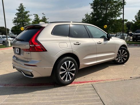 Used 2025 Volvo XC60 B5 Plus AWD/4WD image 4
