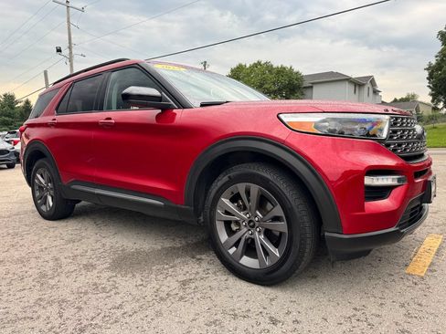 Used 2024 Ford Explorer XLT w/ Equipment Group 202A AWD/4WD image 3